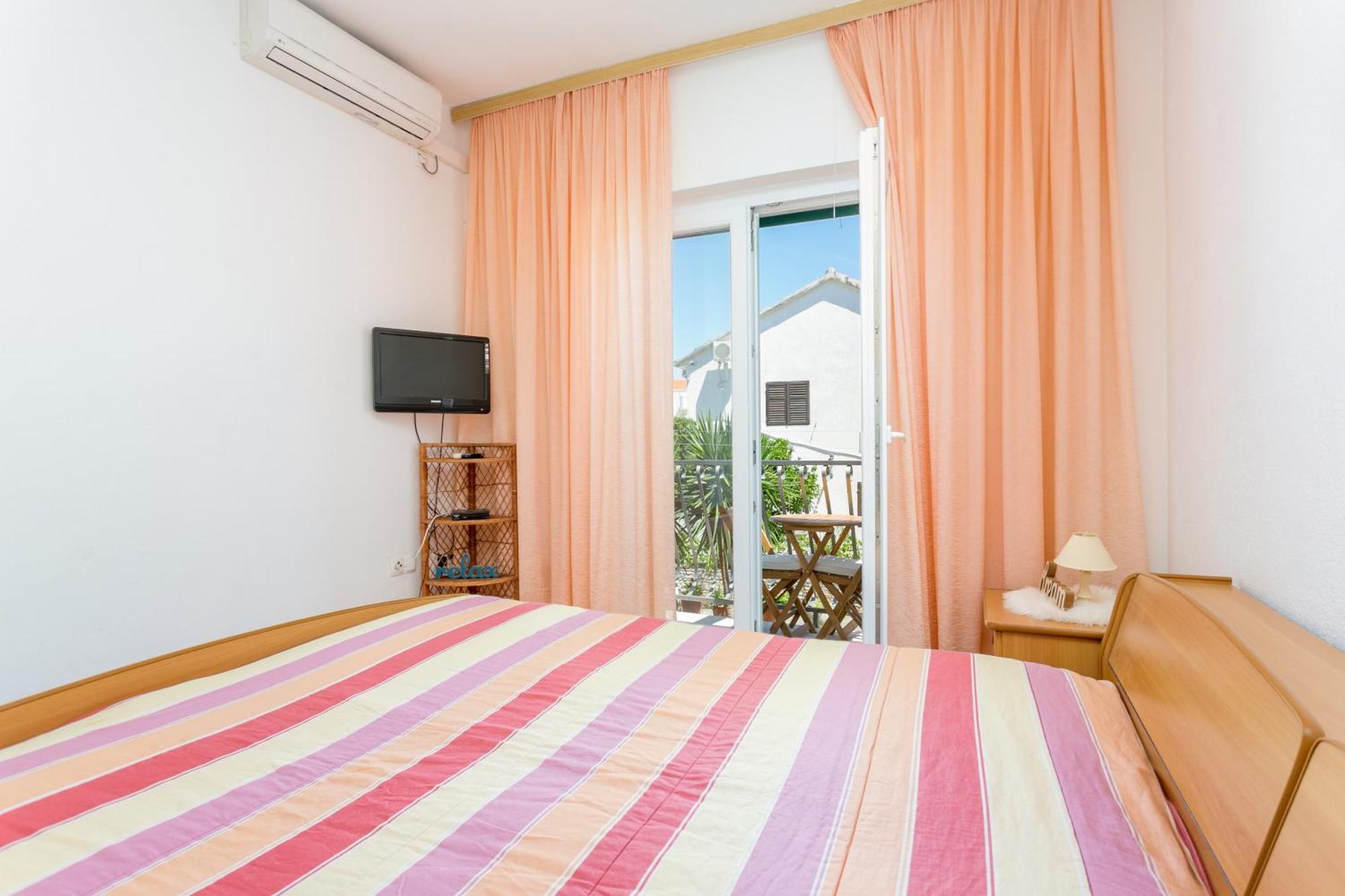 Apartments And Rooms With Parking Space Supetar, Brac - 5658 Værelse billede